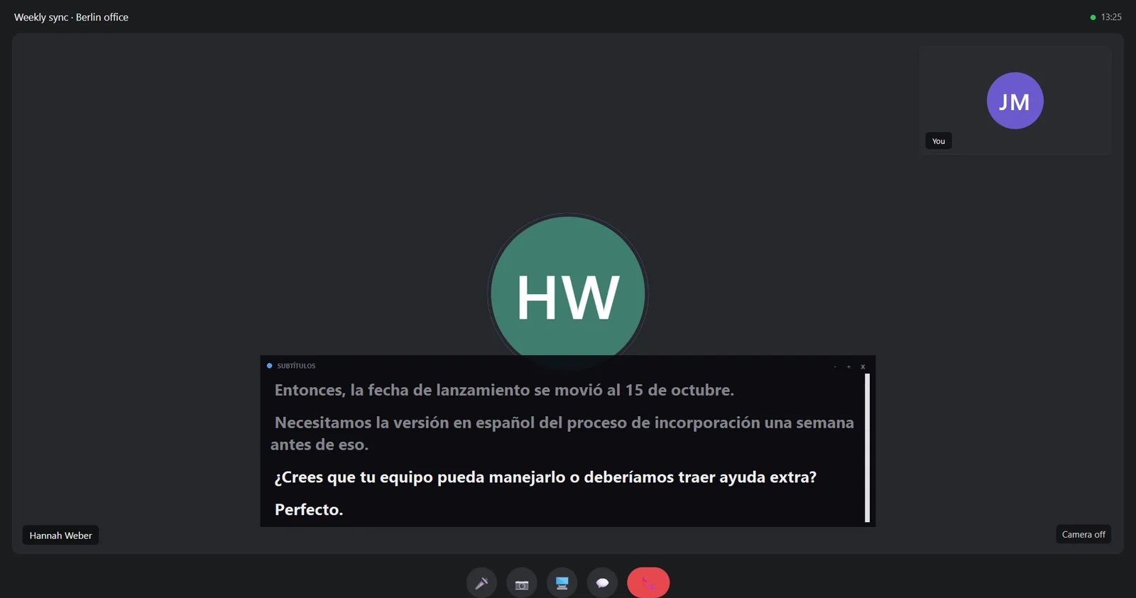 Traductor simultáneo en una videollamada: subtítulos en español mientras habla la otra persona en inglés